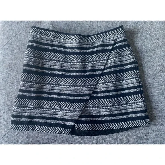 J. Crew Tweed Faux Wrap Mini Skirt Size 6 Black & White - Picture 2 of 5